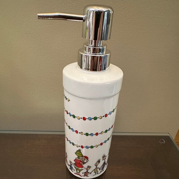 Dr. Seuss -How The Grinch Stole Christmas Soap Lotion Pump Whoville & Lights NEW - Picture 2 of 3